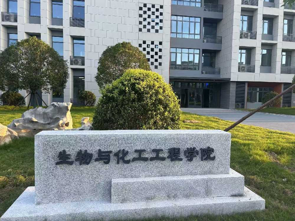 崖州区扬州职业大学体育场高杆灯项目